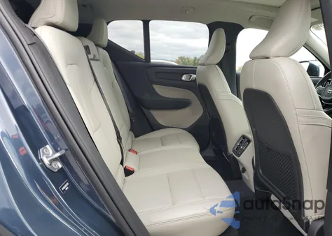 2021 Volvo Xc40 T5 Momentum z USA, uszkodzony, nr VIN YV4162UK3M2421566